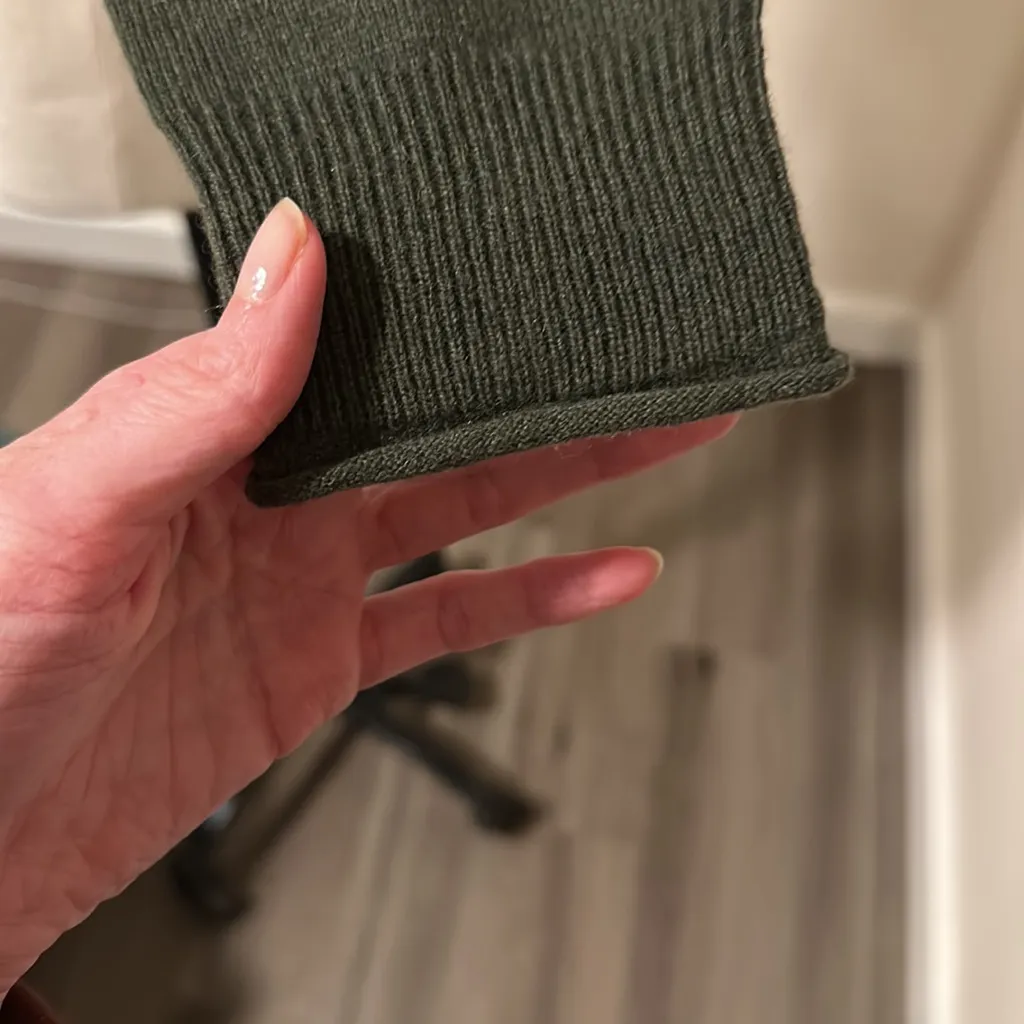 NWT (Re)sourced Cashmere Carlyn V-Neck Cardigan Sweater - Image 8