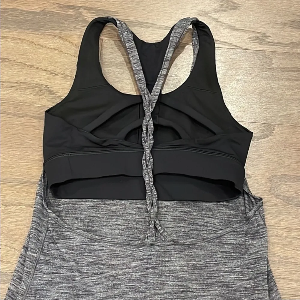Lululemon Grey Twist Back Tank With Built In Sports Bra - Size 4 - Image 6