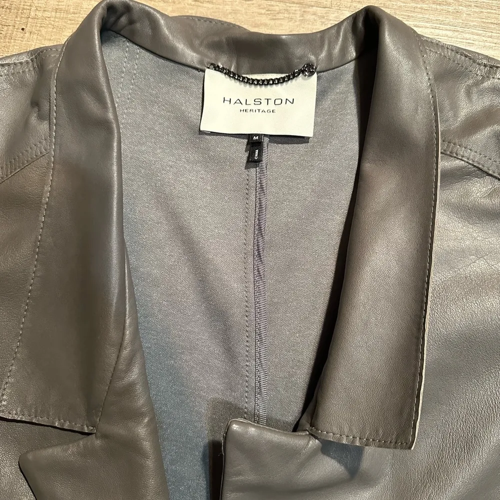 Halston HeritageCropped Leather Open Jacket Size M preowned smoky grey color. - Image 3