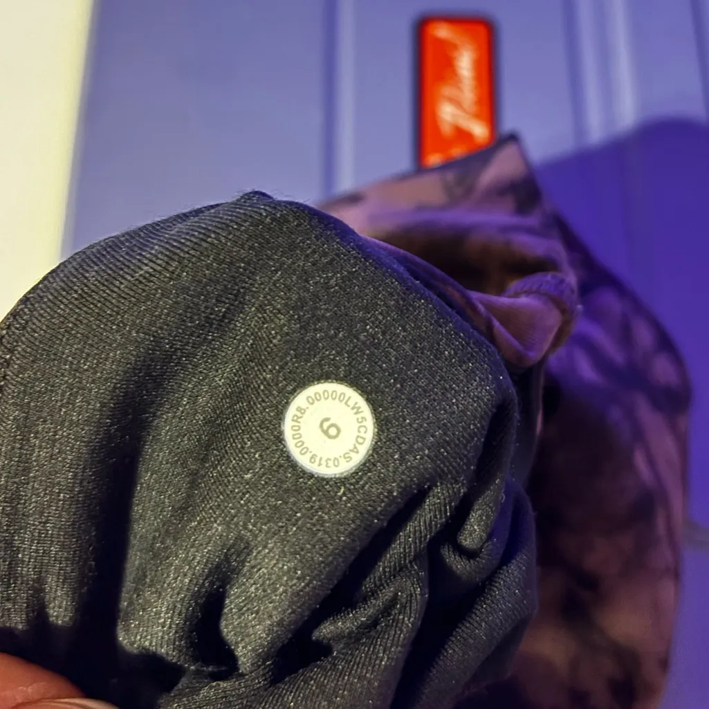 Lululemon Train Times Pant 25" in Mini Dusk Floral Antique Bark Black / Black - Image 5