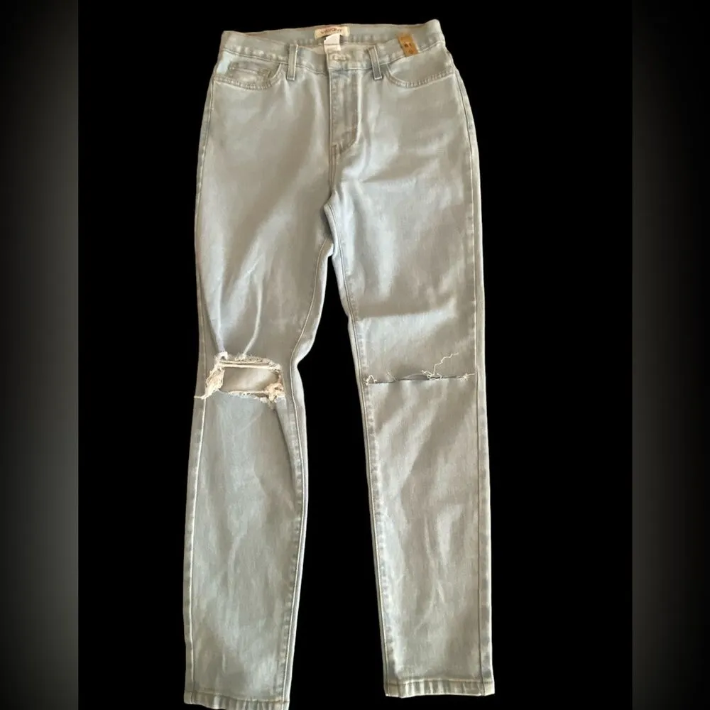 Vibrant light wash high waisted distressed jeans NWT sizes 9 Juniors - Image 3