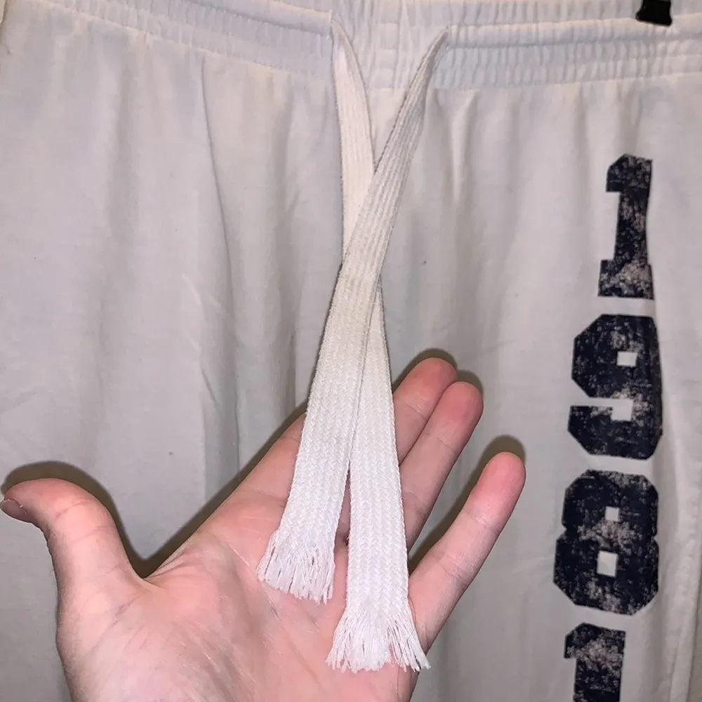 Derek Heart  white 1981 jogger style sweatpants - Image 4