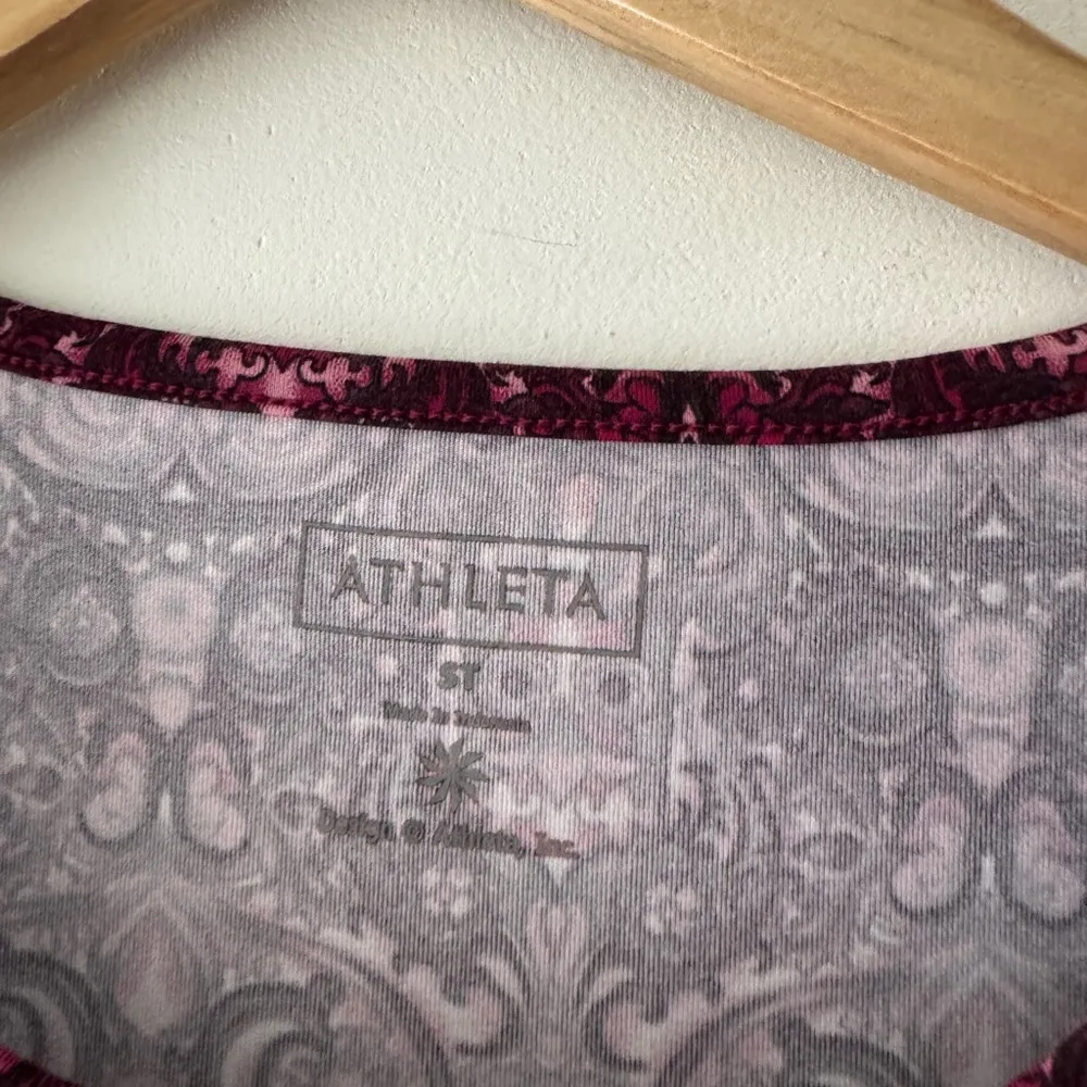 Athleta Burgundy Merlot Mandala Print Yoga Tank Top - Image 4