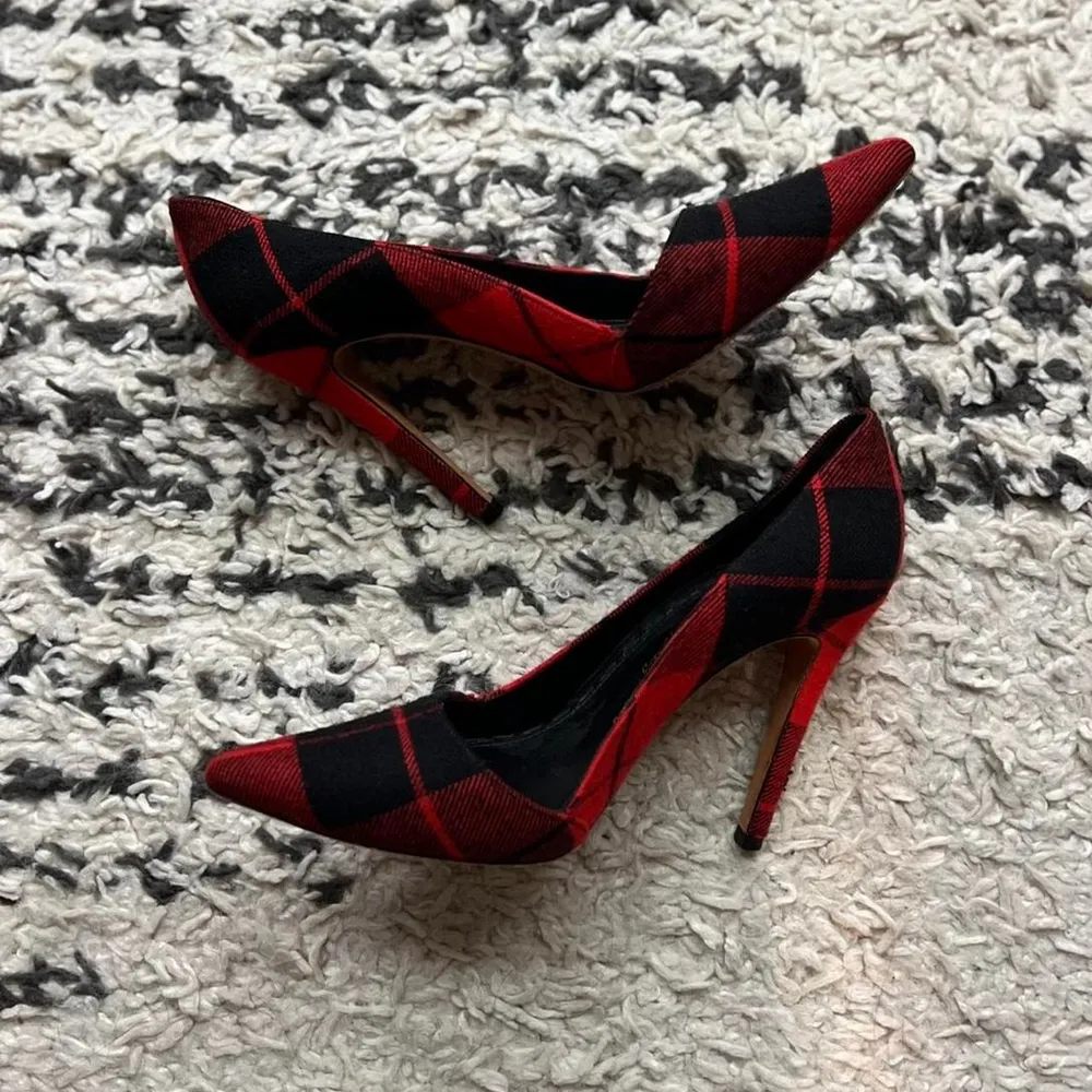 Alice + Olivia Red & Black Plaid Pumps - Size 37.5 - Image 3
