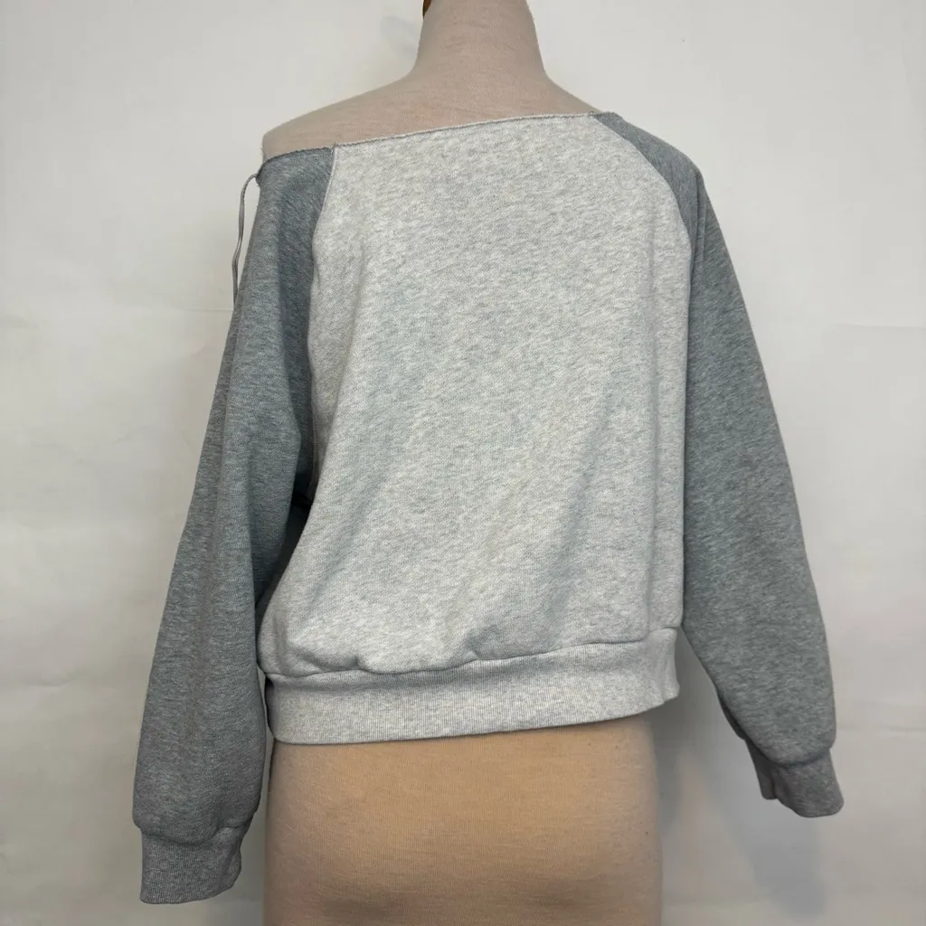 Victoria’s Secret On Point Collection Cropped off shoulder gray sweatshirt Large - Image 3