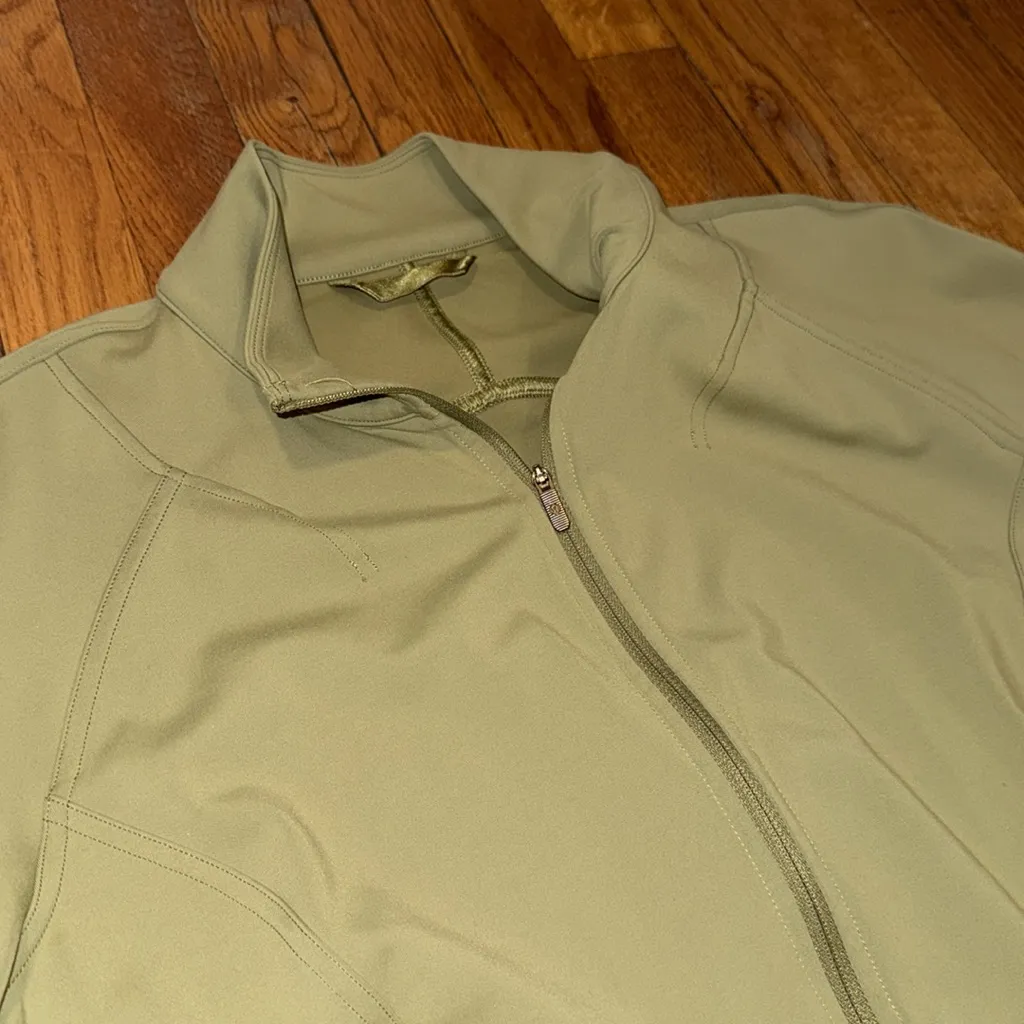 Lululemon InStill Jacket Bronze Green size dot 12 EUC luxtreme nulu - Image 4