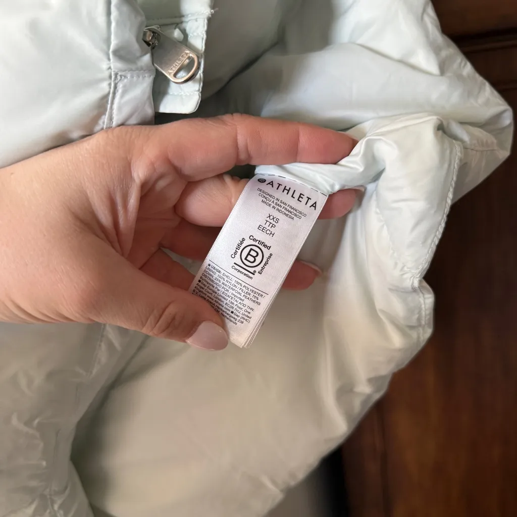 Athleta Downtown Quilted Ice Blue Puffer Down Vest Zip Sleeveless - Image 4