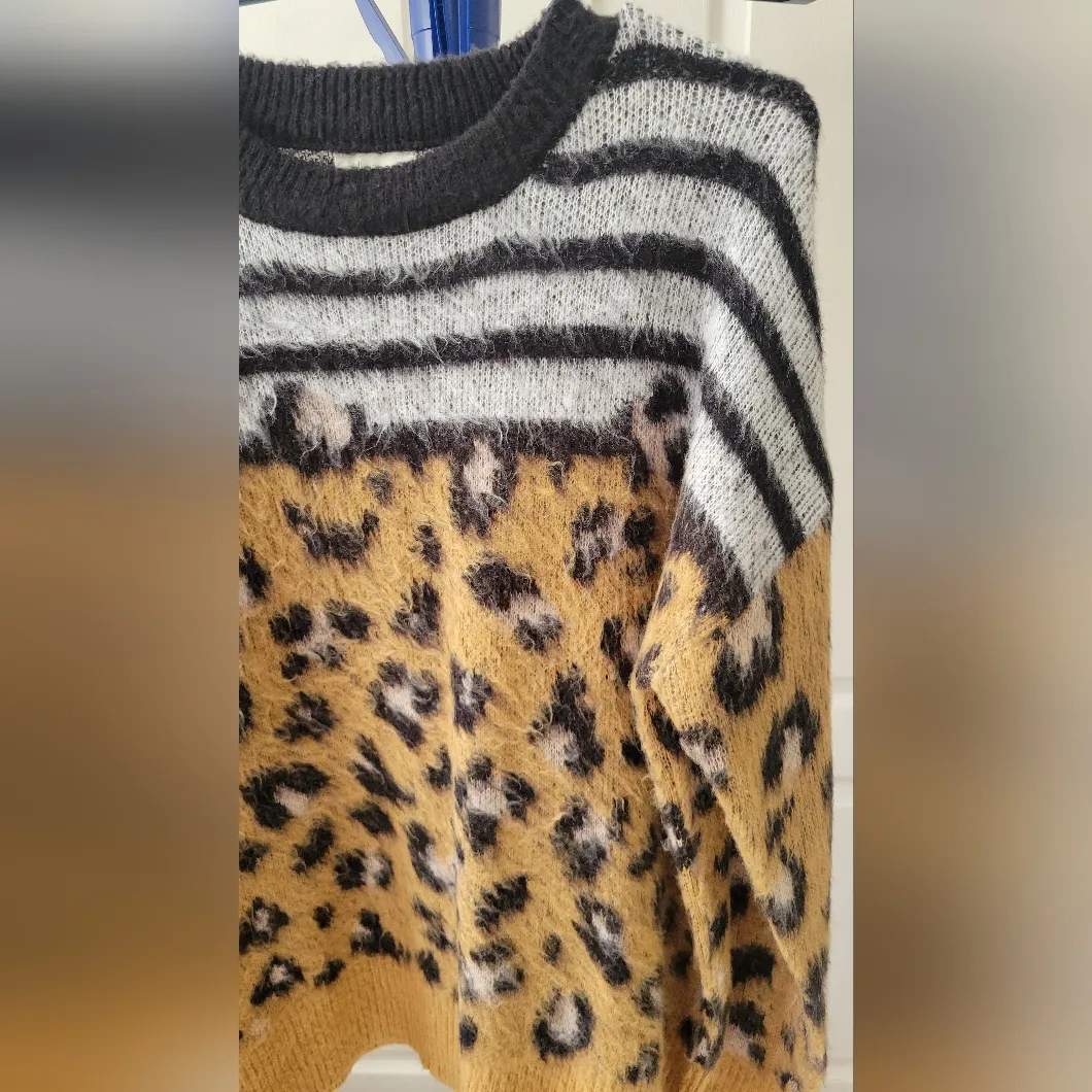 Ella Moss Leopard Print Striped Sweater Size M - Image 3
