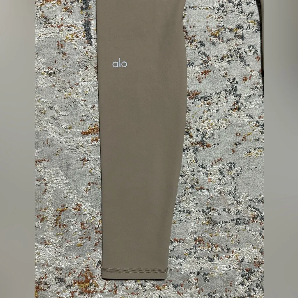 Alo Yoga Women’s Tan High Waist Ripped Warrior leggings size Small - Image 4