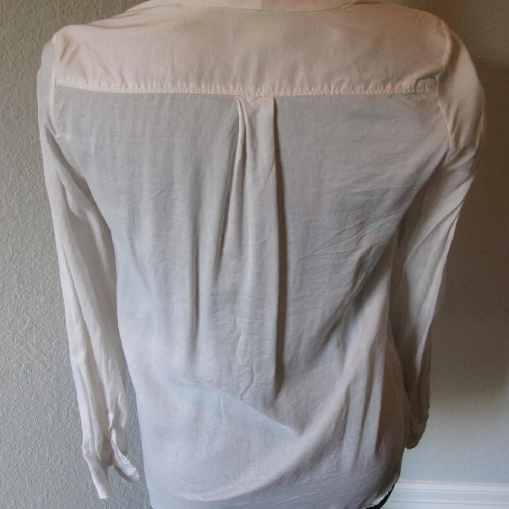 Gap V-Neck Blouse - Size Medium - Image 4