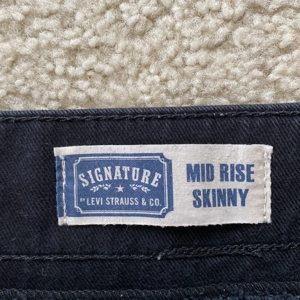 Black Levi’s mid rise skinny pull on jeans - Image 3