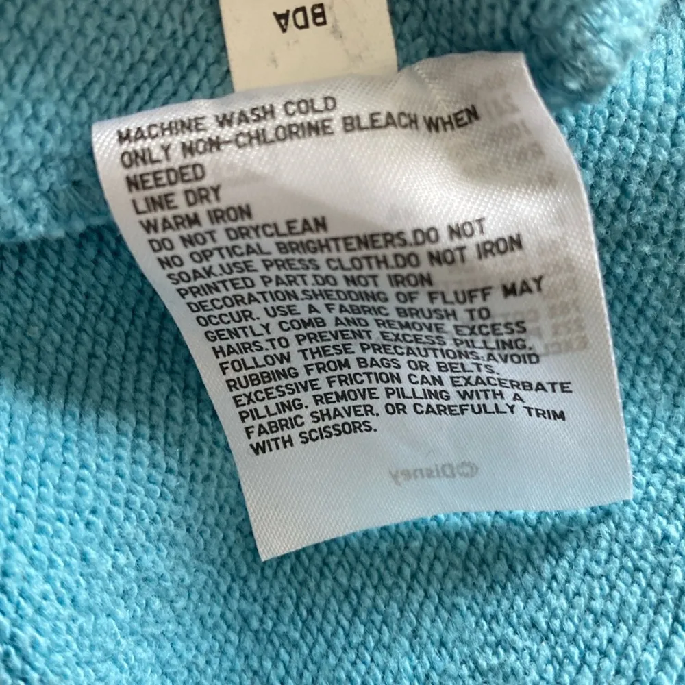 UNIQLO UT Disney School Days in Disneyville Hoodie Size L - Image 11