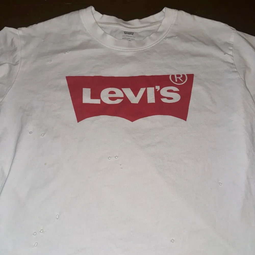 Levi’s Distressed Tee - Image 2