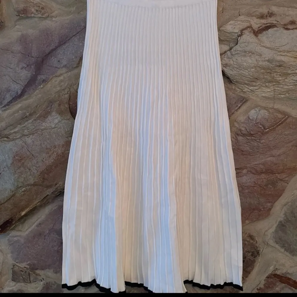 Commense Minimalism Contrast Trim Sweater Skirt Set size XL White - Image 3
