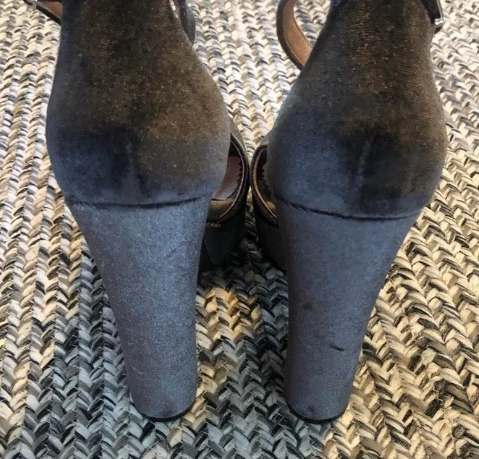 Grey  heels - Image 4