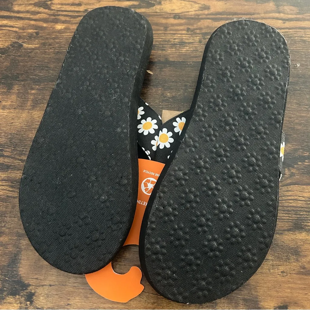 NWT Rocket Dog Black Sandals Spotlight 2 Daisy Field Cotton Floral Summer Beach - Image 3