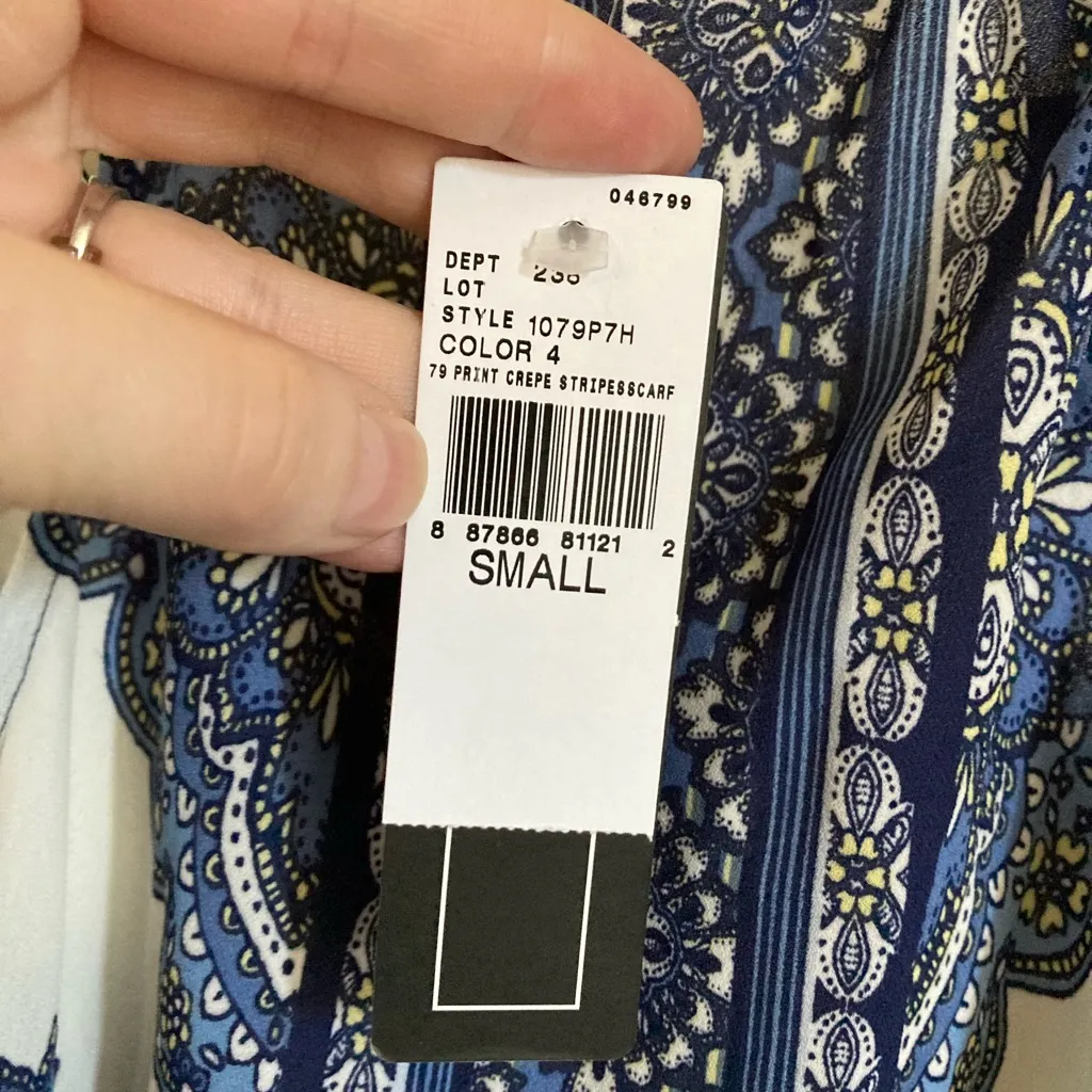 A.Byer New V-Neck Blue Paisley Print Scarf Pointed Hem Tank Top - Image 5