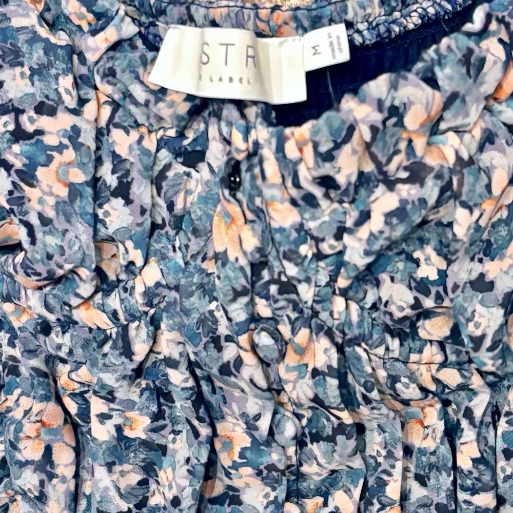 NWOT ASTR the Label Clairemont Top in Blue Peach Multi Floral Size M - Image 10