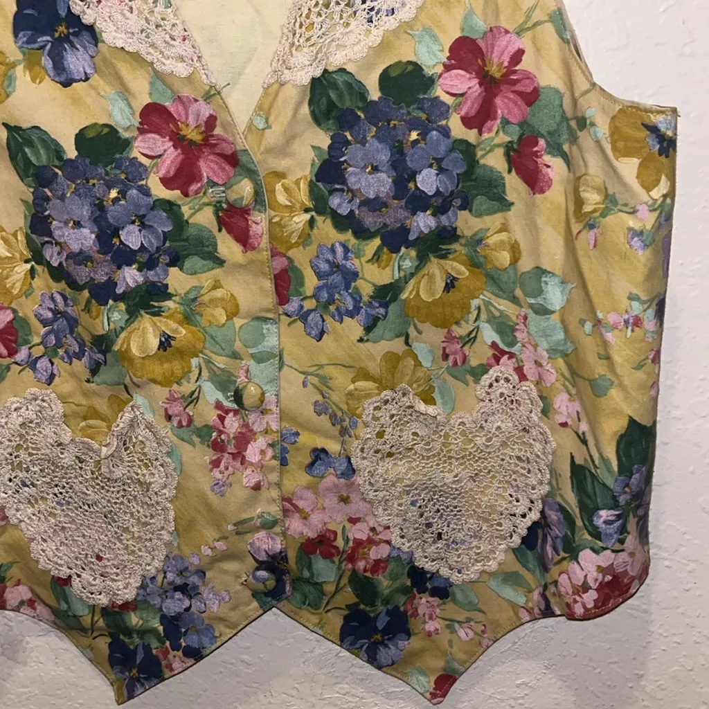 Vintage Floral Vest Lace Embellished Crochet Heart Yellow Size XL - Image 5