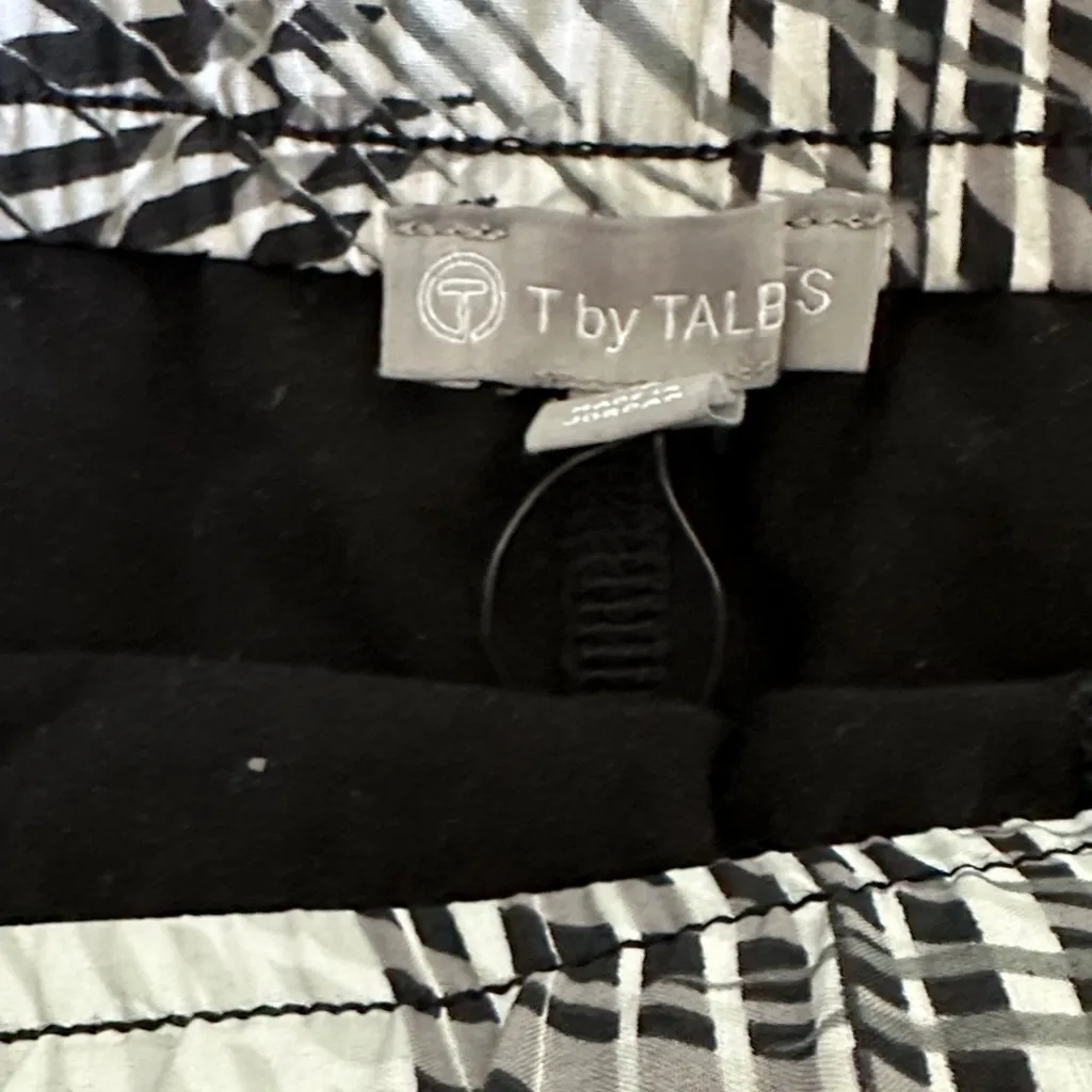 Monochrome Leaf Print Mini Skirt - Image 6