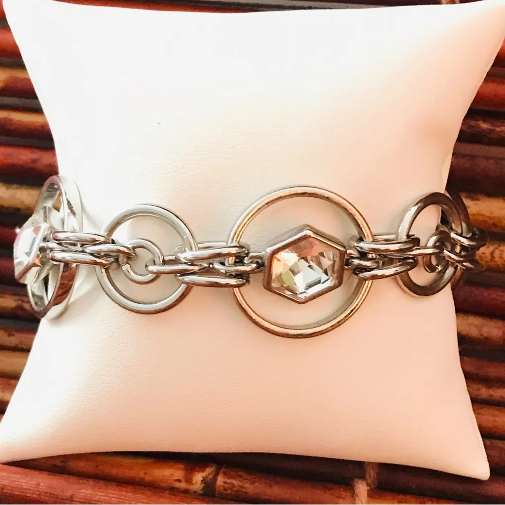 White House Black Market Large Link Silver Tone Bracelet clear glass stone. - Image 3