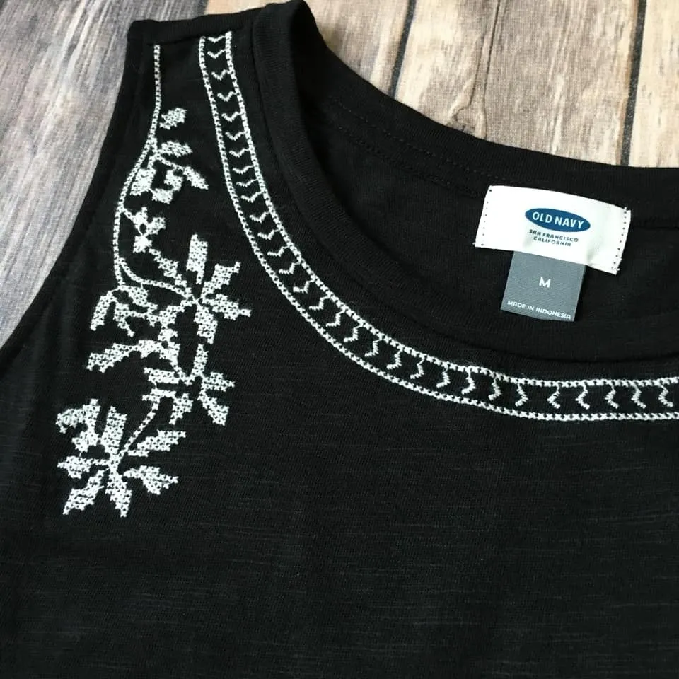 New Old Navy Embroidered Top Women M 8 10 Black Sleeveless Tank Boho Cotton Tee - Image 2