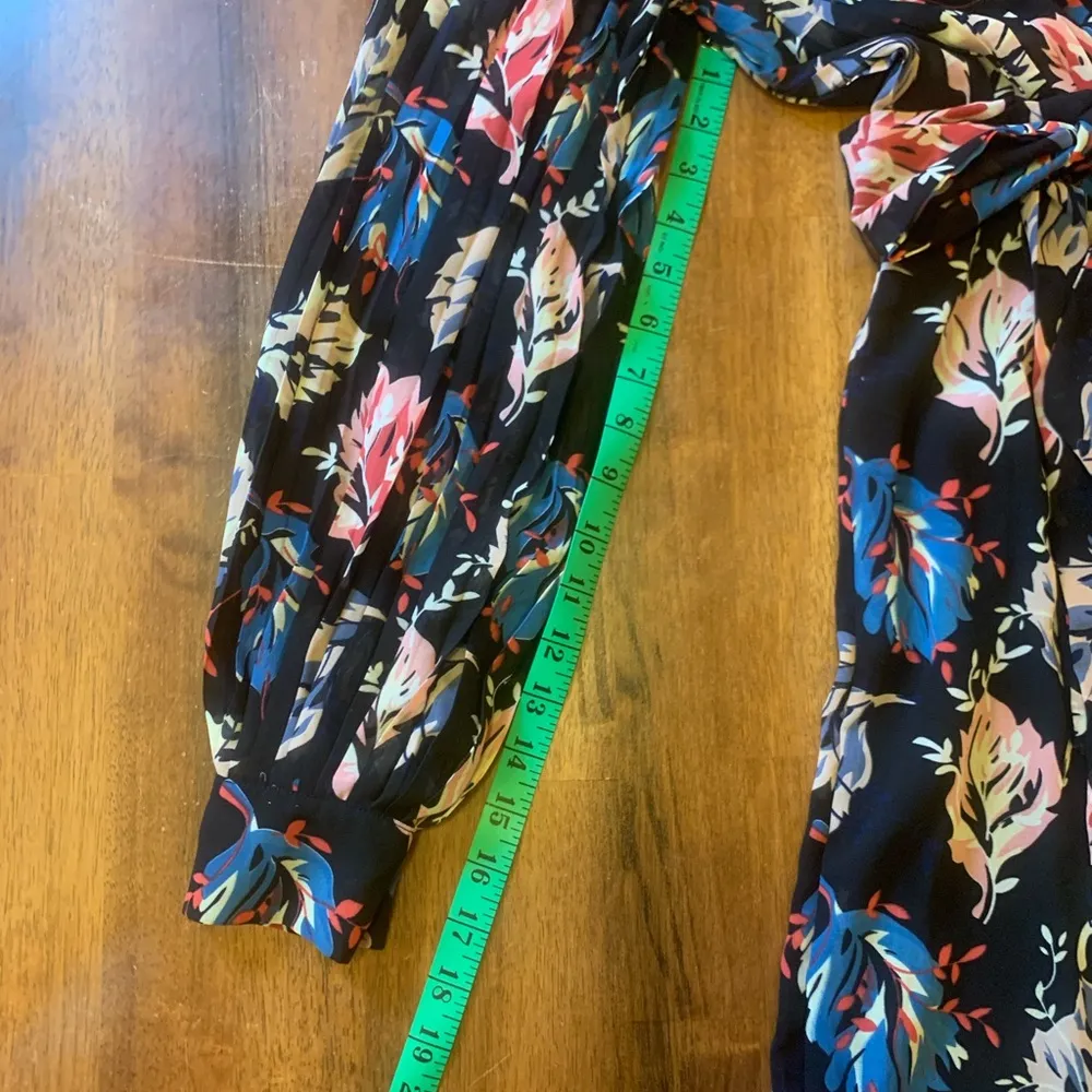 Lulus jumpsuit NWT Size XS Black Leaf print Roni Pleated Balloon Sleeve … - Image 6