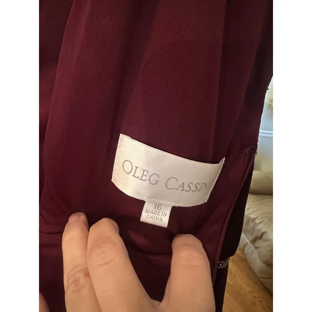 Oleg Cassini Burgundy Velvet embellished long Cocktail/Formal Dress‎ , Size 16 - Image 9