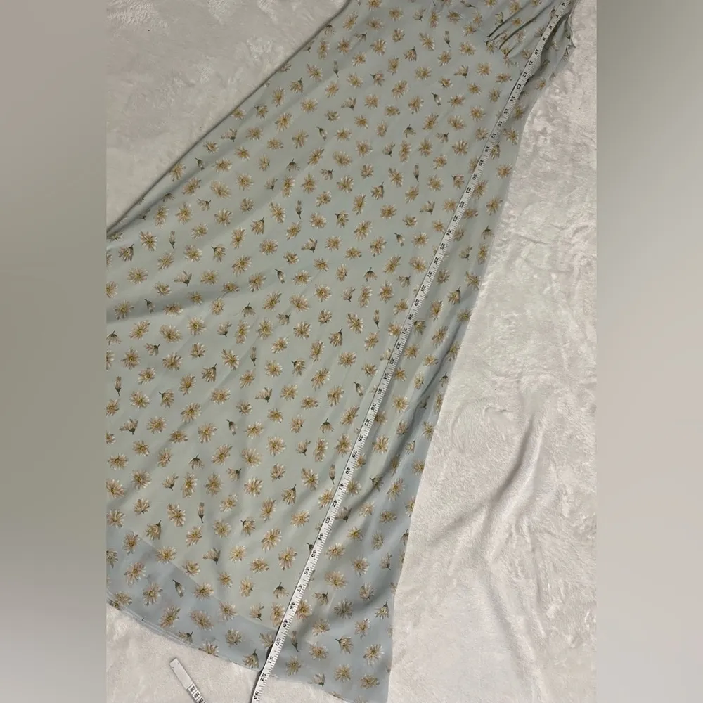 Long Dress: Elegant 90’s sleeveless dress features A-line silhouette, perfect for any occasion. The delicate fabric drapes beautifully, providing a flattering fit. This timeless piece can be dressed up or down, making it a versatile addition to your wardrobe. Ideal for summer gatherings or evening events, it's a must-have for style enthusiasts. - Image 8