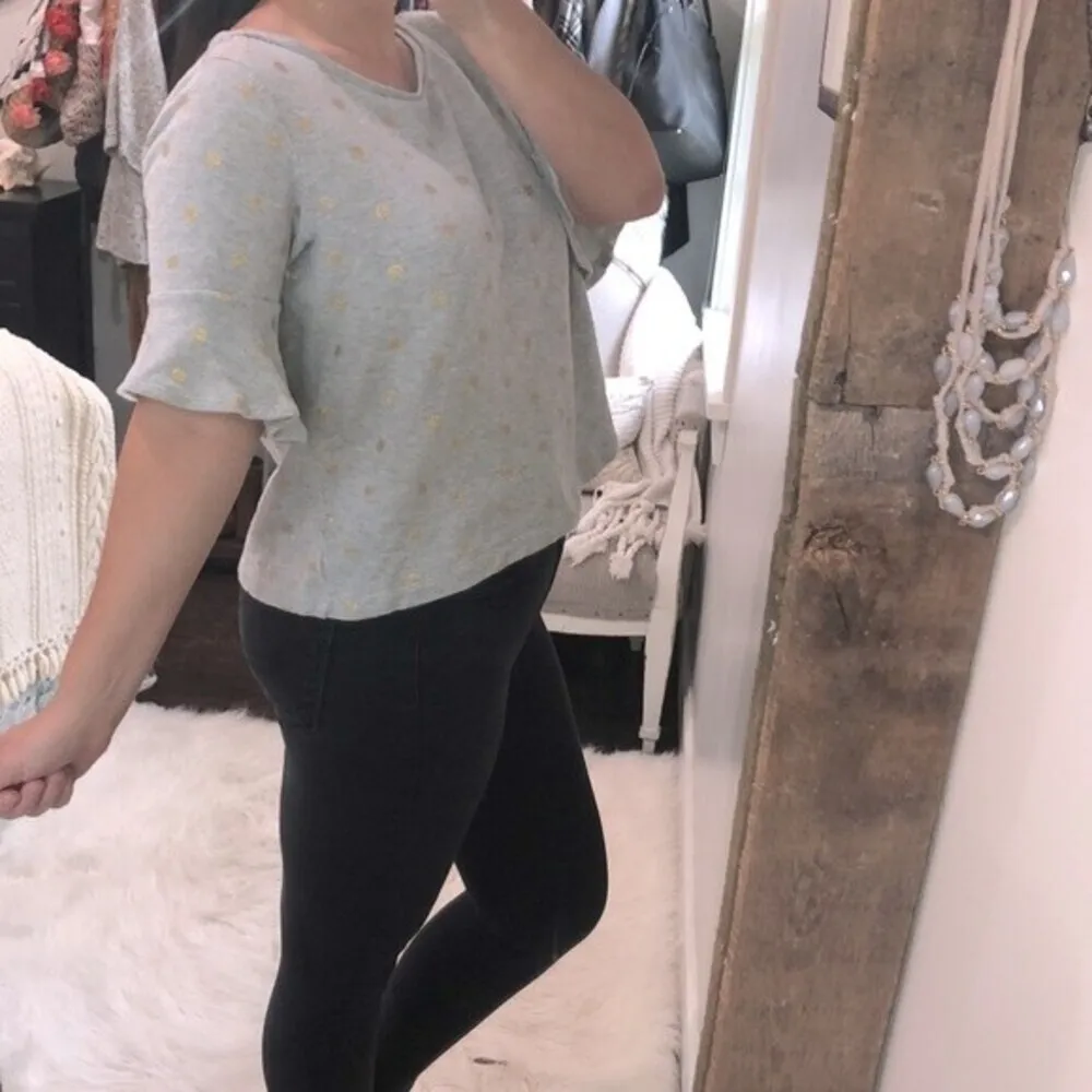 Crown & Ivy large sweatshirt - Image 3