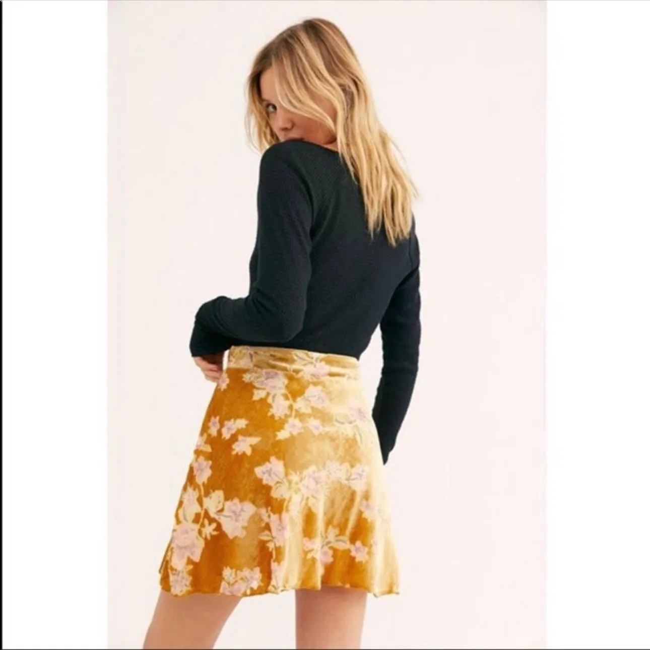 Free People Margaux Velvet Floral Mini Skirt Gold & Pink Size 12 - Image 9