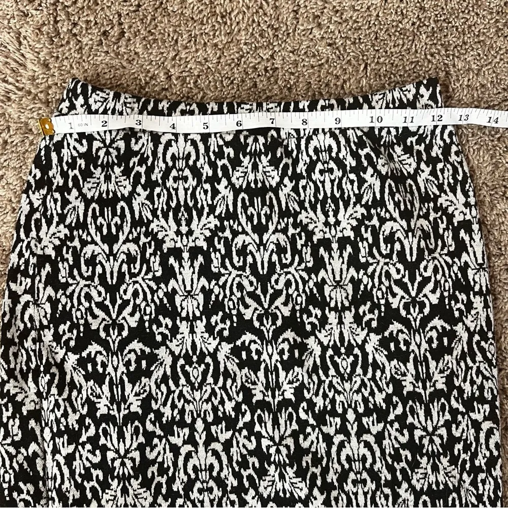 BOBEAU damask pattern black and white stretchy skirt - Image 3