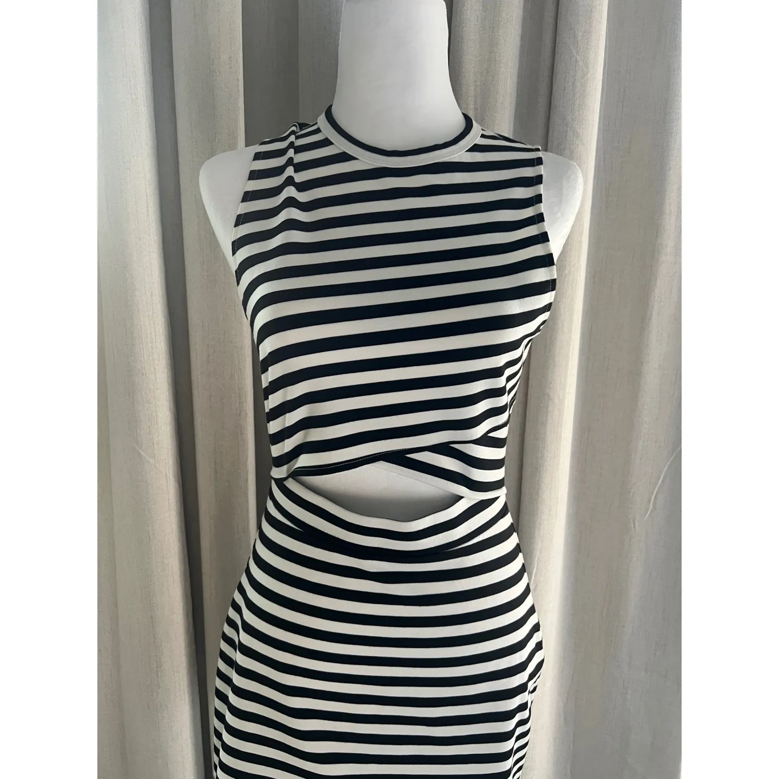 Express Dress Woman's‎ size 4  Striped Cutout Dress Sleeveless Mini Fitted - Image 5