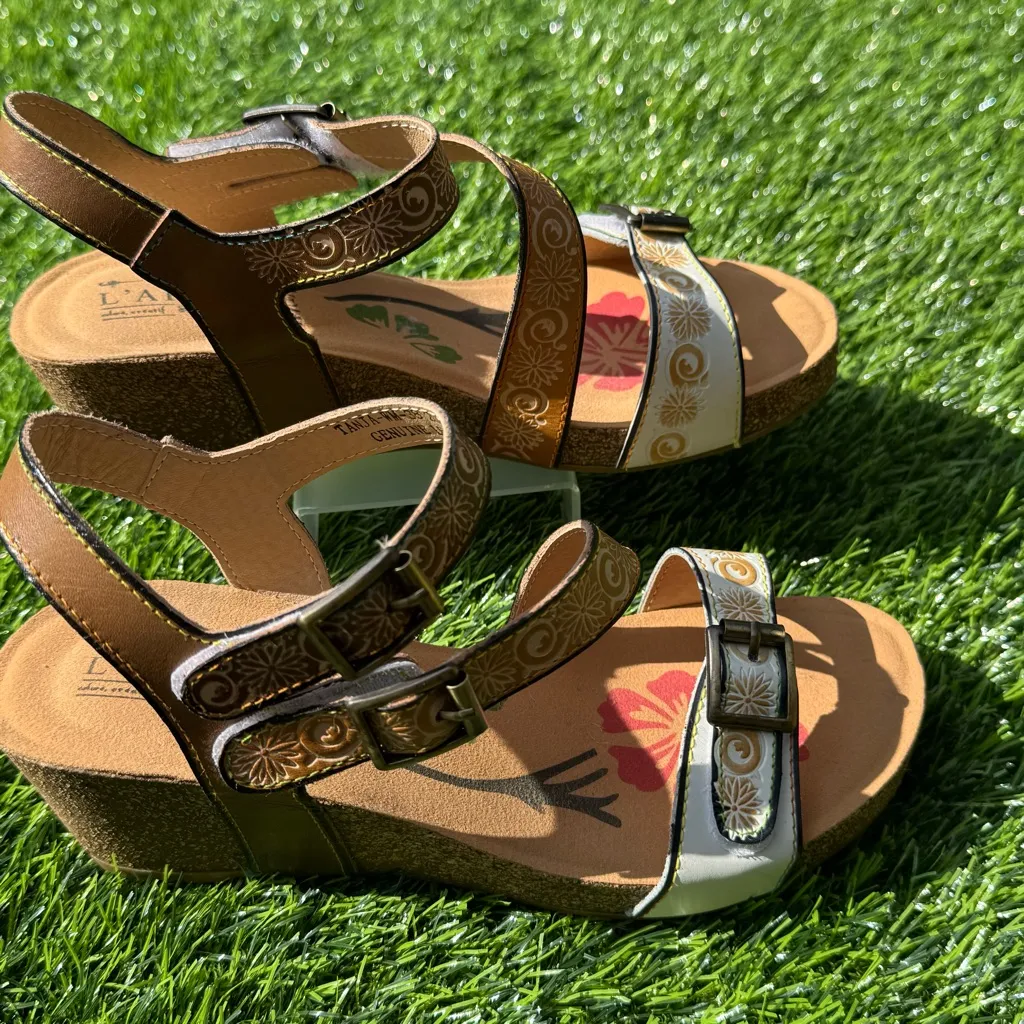 L'Artiste by Spring Step Tanja hand-painted leather wedge sandals Sz 38 (7-7.5) - Image 2