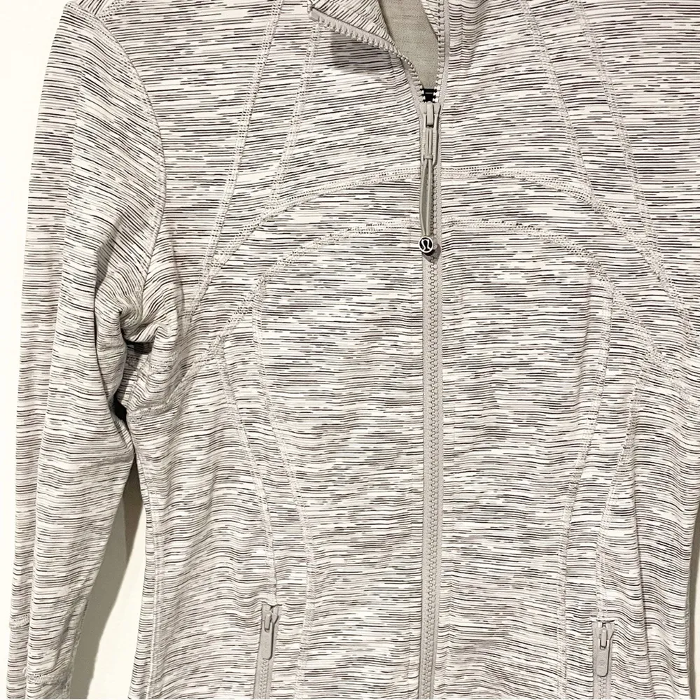 Lululemon Women’s Size 6 Marled Grey Full Zip Define Athletic Jacket - Image 3