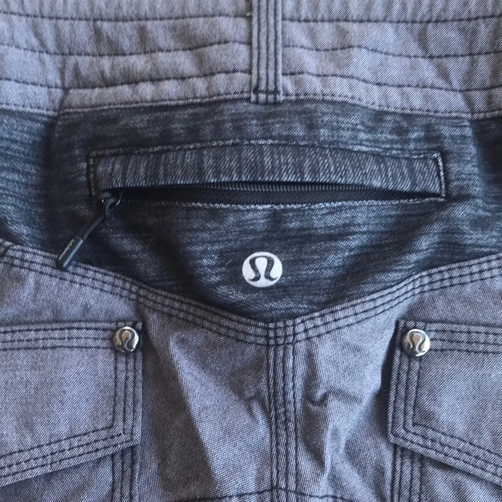 Lululemon Ride On Reflective Roll Up Gray Shorts Bermuda Size 2 - Image 8
