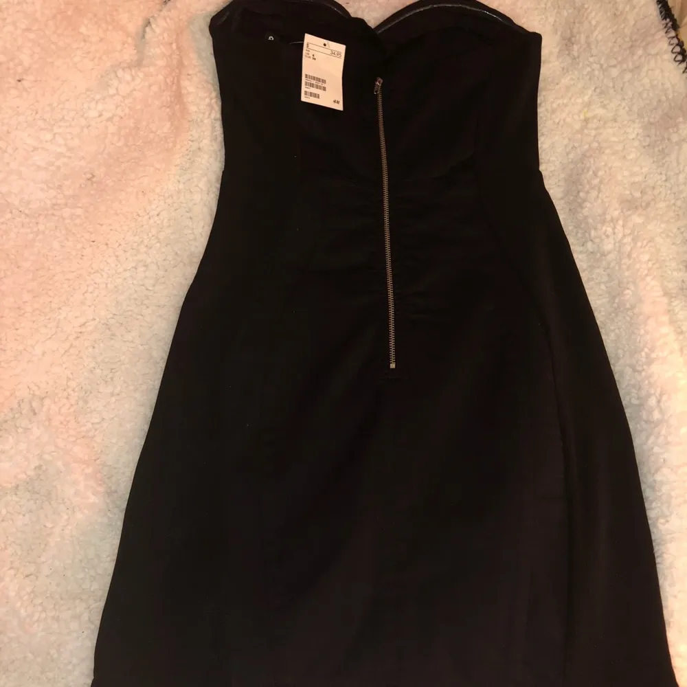 Black Sweetheart strapless dress by H&M’s divided size 8 - Image 5