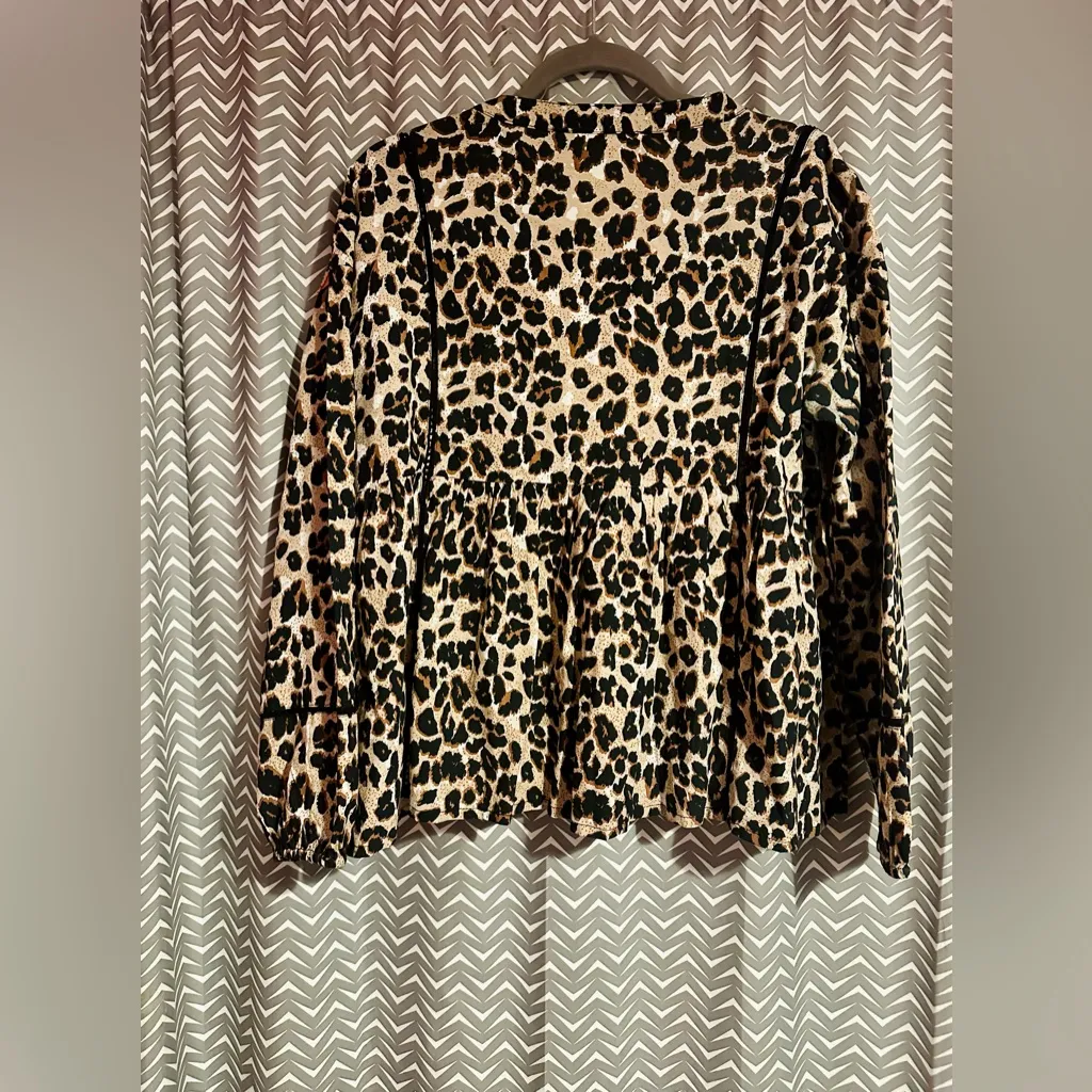 Tribal | TRISHA TAUPE GREY ANIMAL PRINT LONG SLEEVE DOLMAN BLOUSE, size M Size M - Image 6