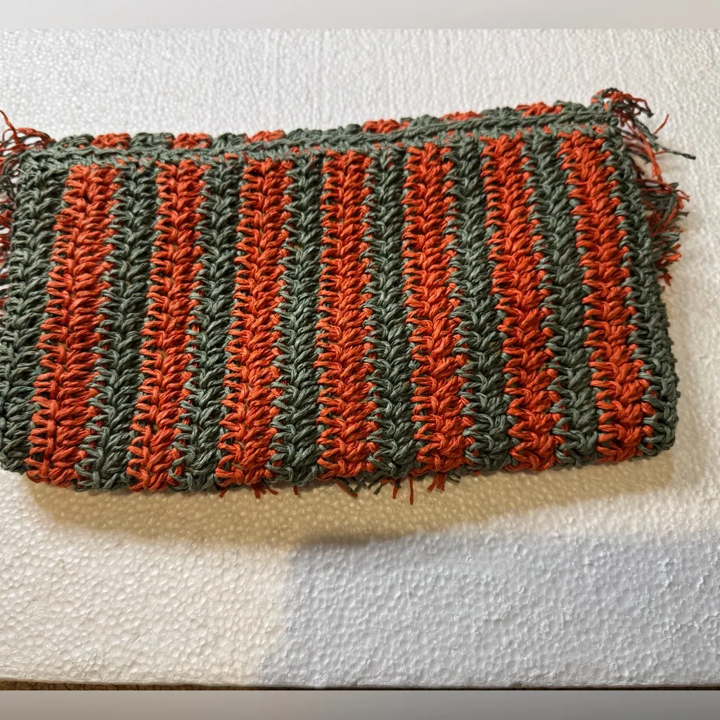 UNIVERSAL THREAD ✨ Orange and Green Crochet Clutch excellent condition - Image 5
