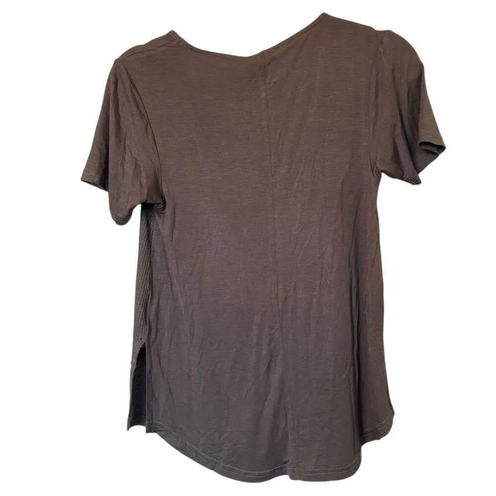 White Crow Women's XS Gray V-Neck Tiered Tunic Top from The Buckle - Image 9