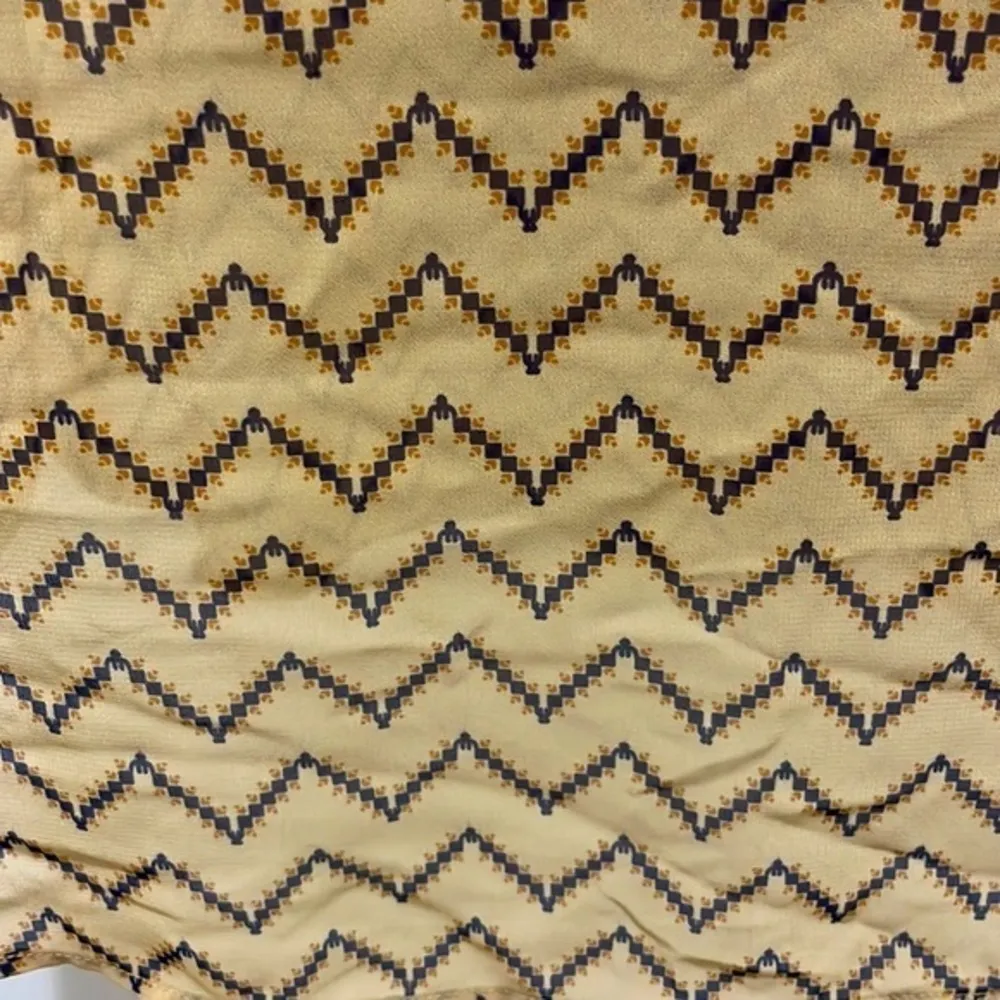 Pleione Sleeveless V-neck Collared Sheer Blouse - Image 4