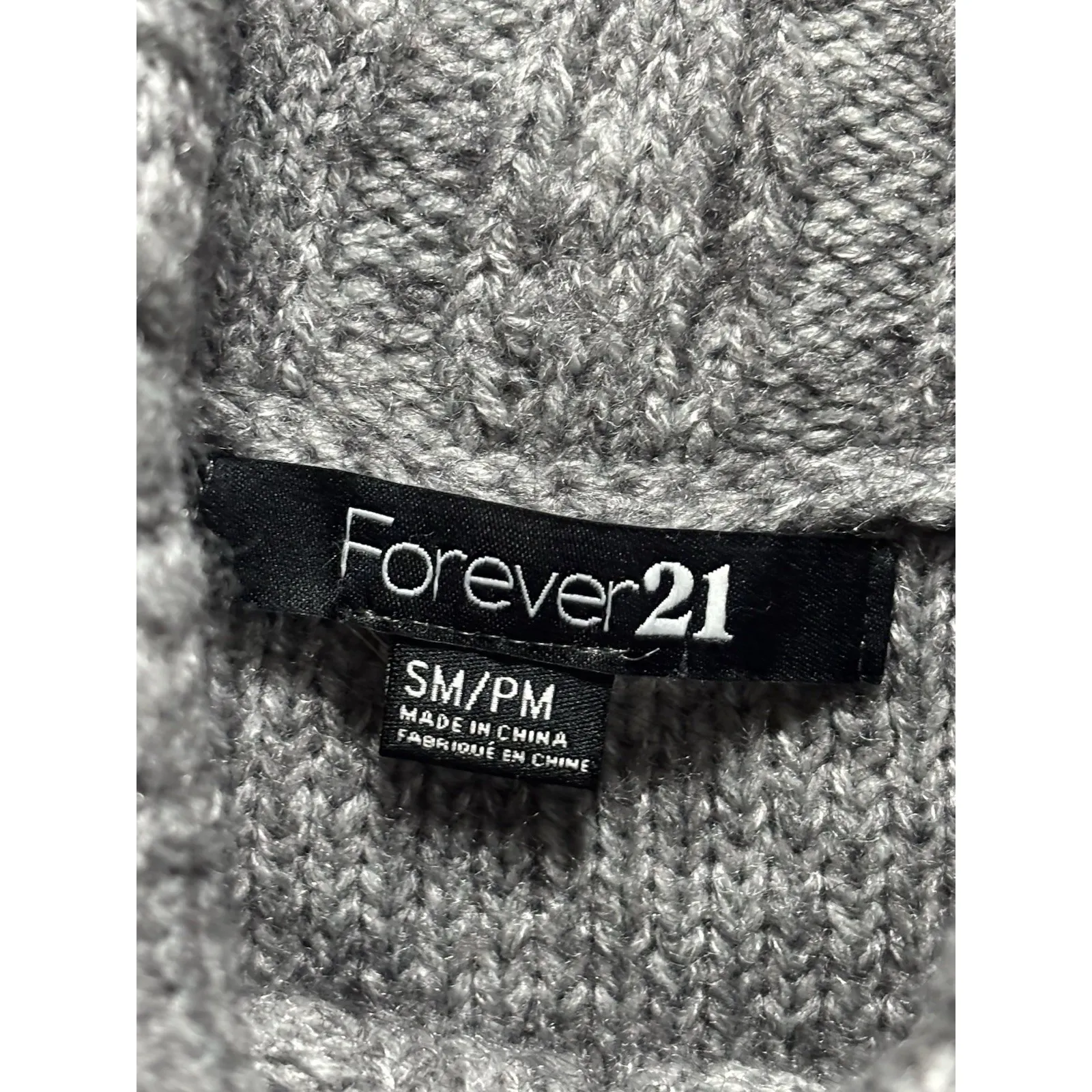 Forever 21 Turtleneck Cable Knit Sweater Gray Sleeveless Sequins Size Small‎ - Image 2