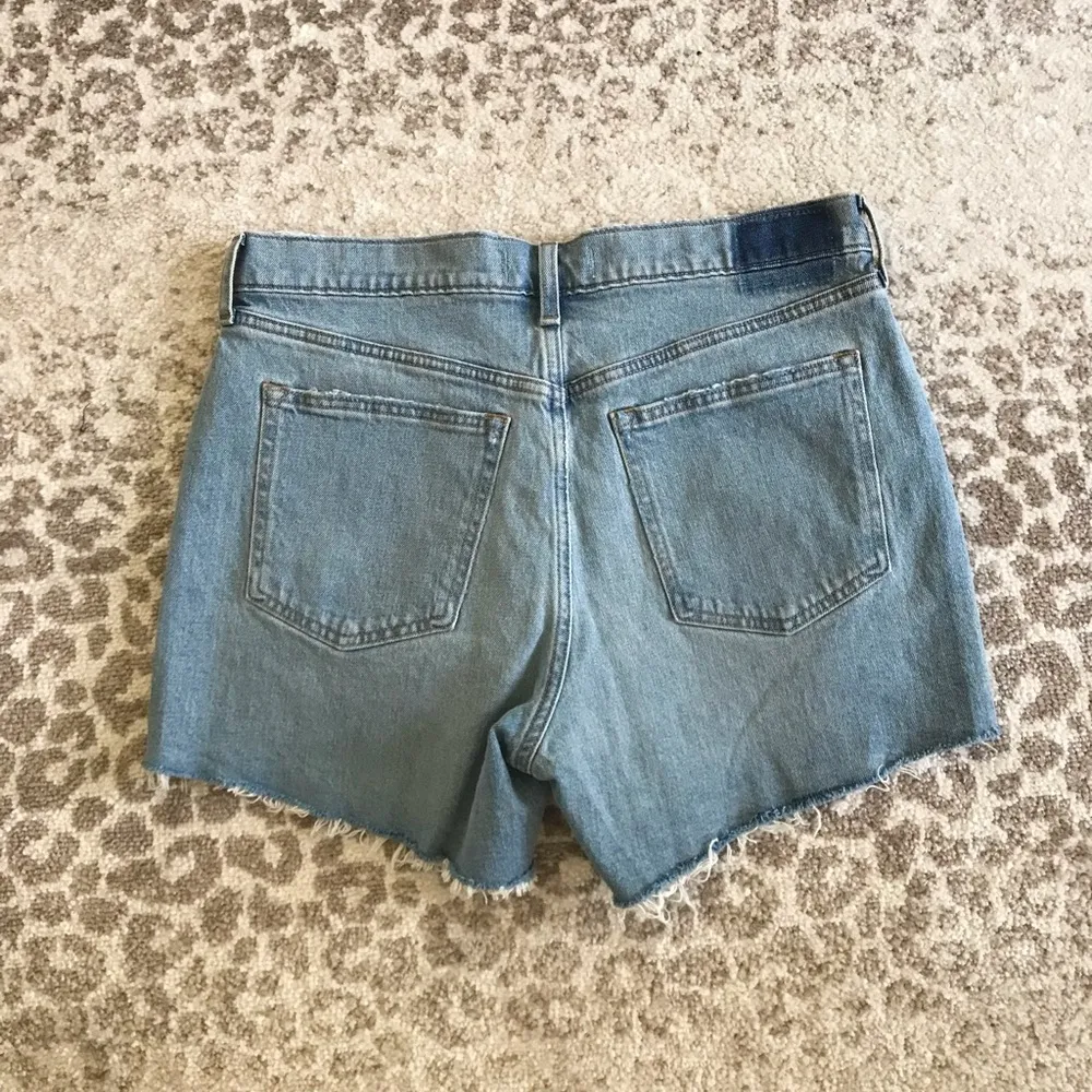 4” Denim Mom Short Distressed New with tags size 31 - Image 5