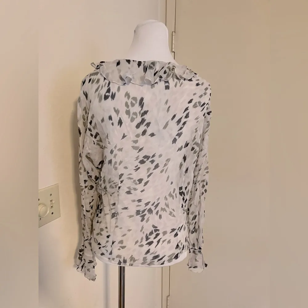 Anna and Frank Silk button up top with ruffles going down the front size: M White Size M - Image 4