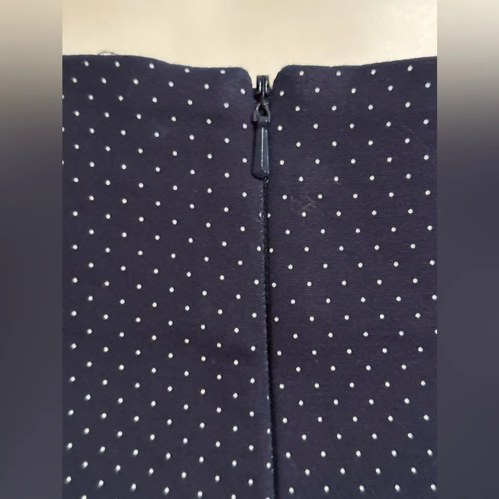 CYNTHIA ROWLEY Dark Blue White Poke Dote Mini Pencil Skirt Closure Zip In Back. - Image 7