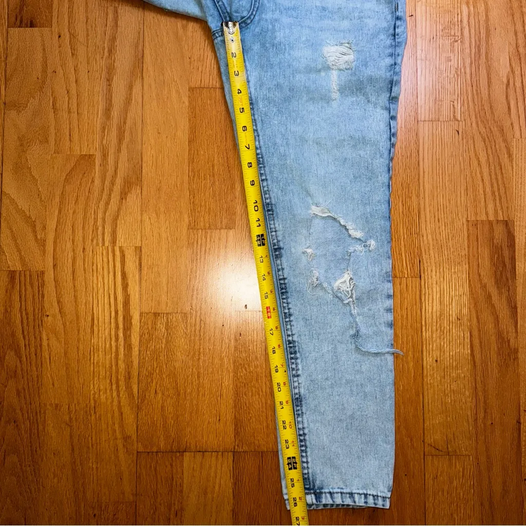 Refuge Mid Rise Distressed Rips Light Wash Denim Mom Jeans Relaxed Size 3 GUC - Image 8