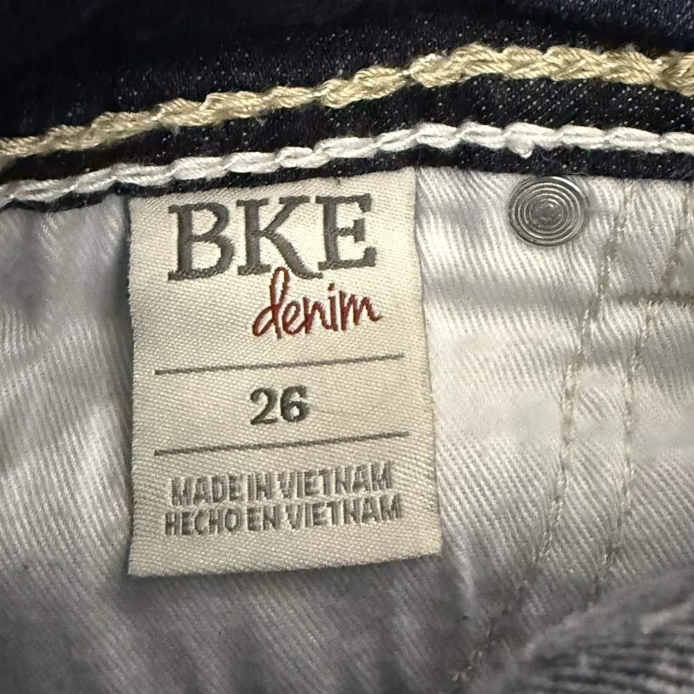 BKE Jeans Shorts Womens 26 Sabrina Bermuda Denim Stretch  Buckle 12" Inseam - Image 5