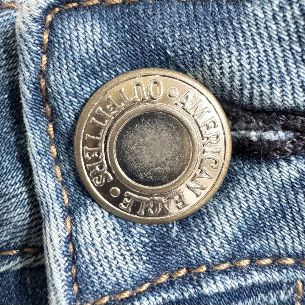 American Eagle Boho Distressed Denim Mini Skirt Size 6 Raw Hem Festival Stretch - Image 2