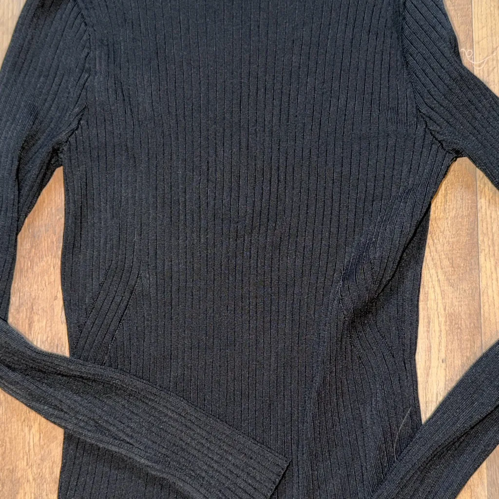 Abercrombie and Fitch Glossy Slash Black Ribbed Women's Sweater size Medium - Image 6