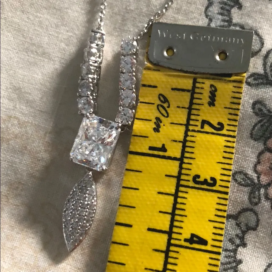 Gorgeous Nadri necklace and earrings set Silver - Image 8